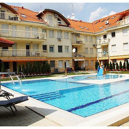 Family Wellness Apartman Hajdúszoboszló Exteriör bild