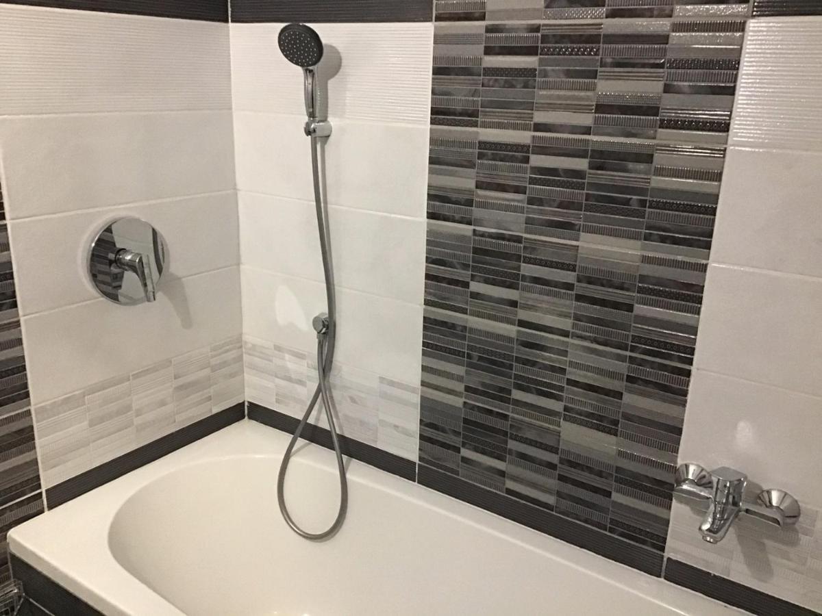 Family Wellness Apartman Hajdúszoboszló Exteriör bild