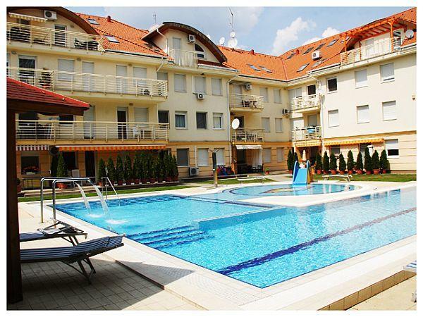 Family Wellness Apartman Hajdúszoboszló Exteriör bild